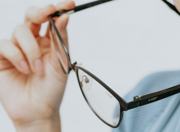 Bingung Pilih Lensa Kacamata yang Cocok Buat Kamu? Nih Solusinya!