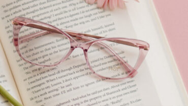 Pretty! Intip 4 Koleksi Frame Kacamata Pink HSF Buat Para Pink Lover