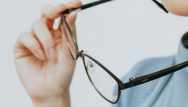 Bingung Pilih Lensa Kacamata yang Cocok Buat Kamu? Nih Solusinya!